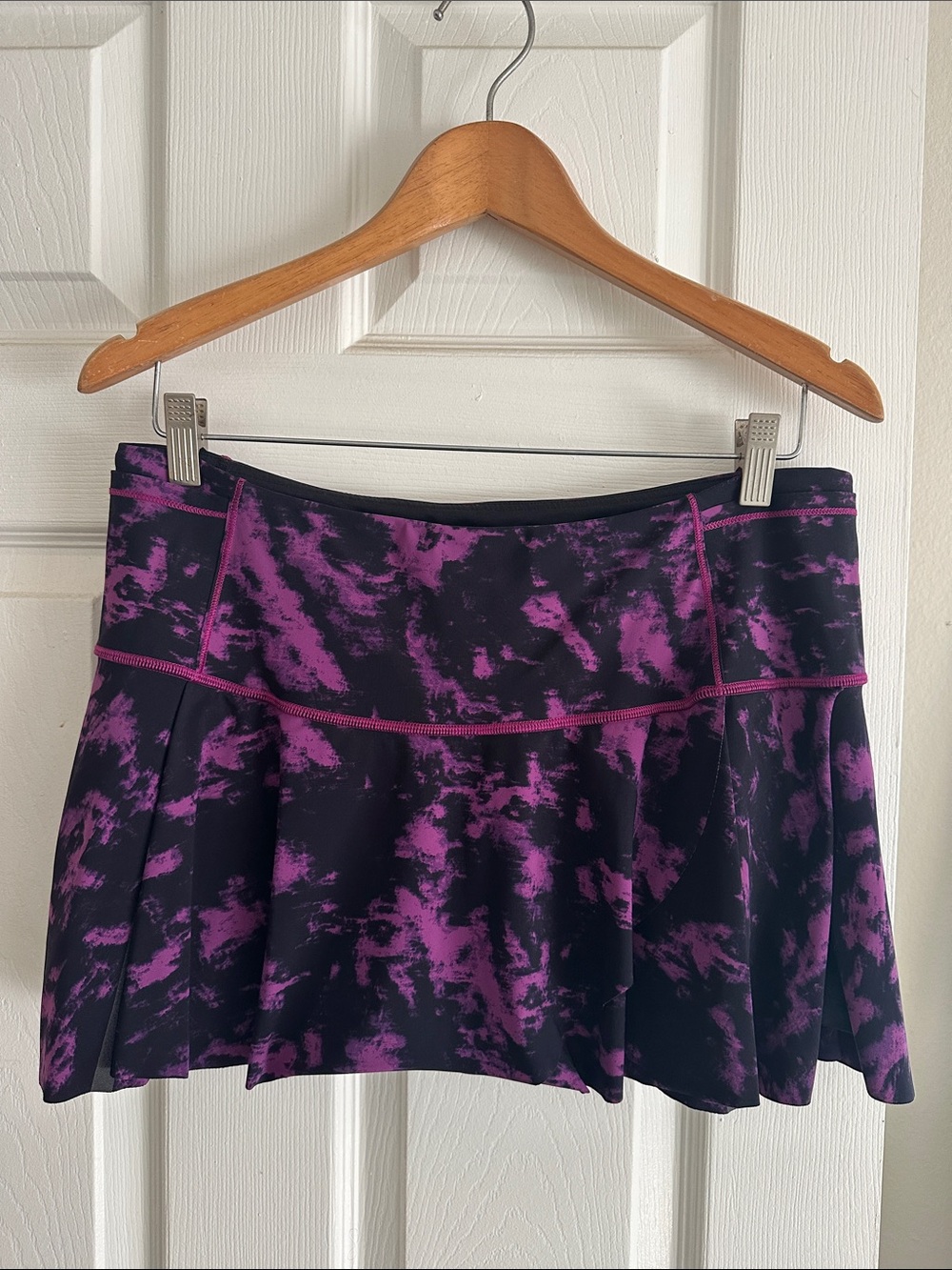 Lululemon Black & Purple Printed Active Skirt for tennis or golf